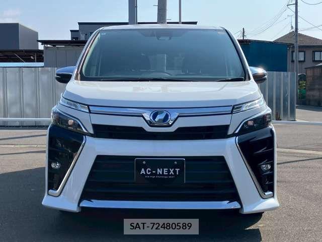 Toyota VOXY HYBRID 2018-02 6248385-17