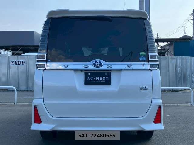 Toyota VOXY HYBRID 2018-02 6248385-18