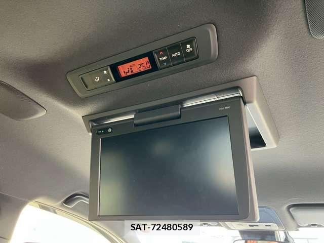 Toyota VOXY HYBRID 2018-02 6248385-2