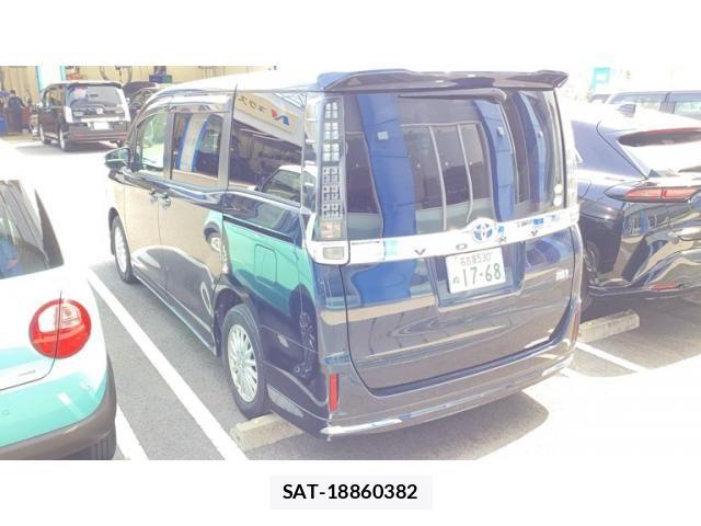 Toyota VOXY HYBRID 2015-07 6266360-1