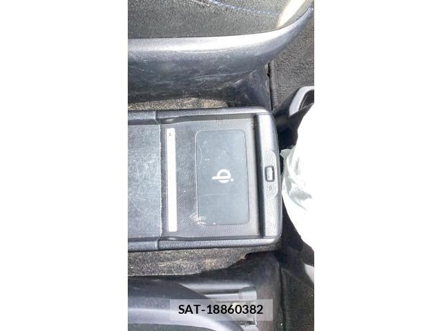 Toyota VOXY HYBRID 2015-07 6266360-4