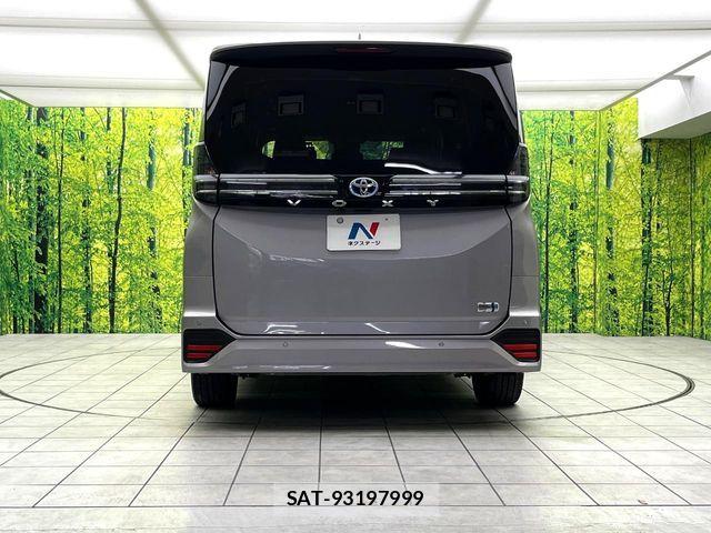 Toyota VOXY HYBRID 2022-12 6266341-13