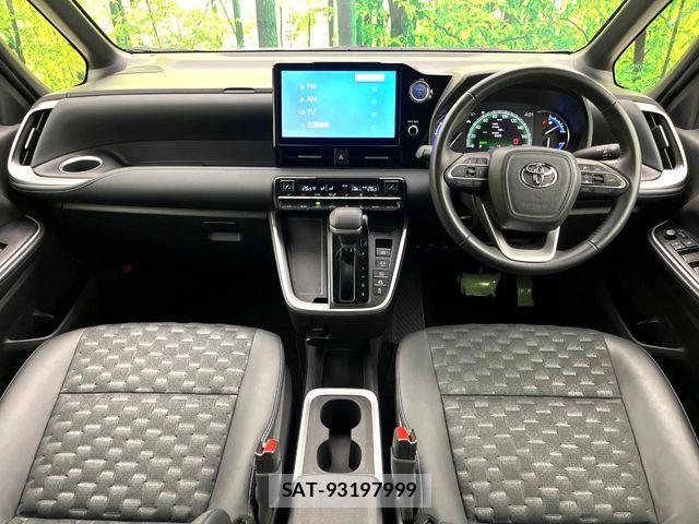 Toyota VOXY HYBRID 2022-12 6266341-1