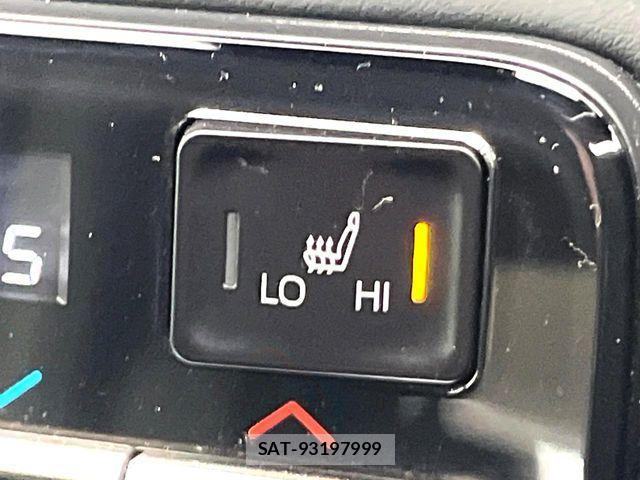 Toyota VOXY HYBRID 2022-12 6266341-4