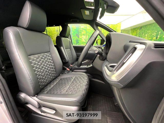 Toyota VOXY HYBRID 2022-12 6266341-6