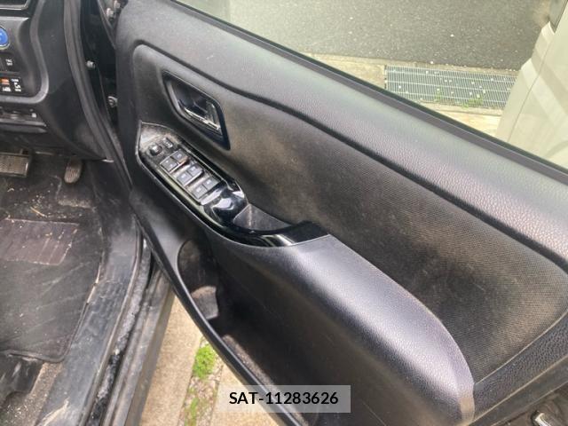Toyota VOXY HYBRID 2018-03 6277684-9