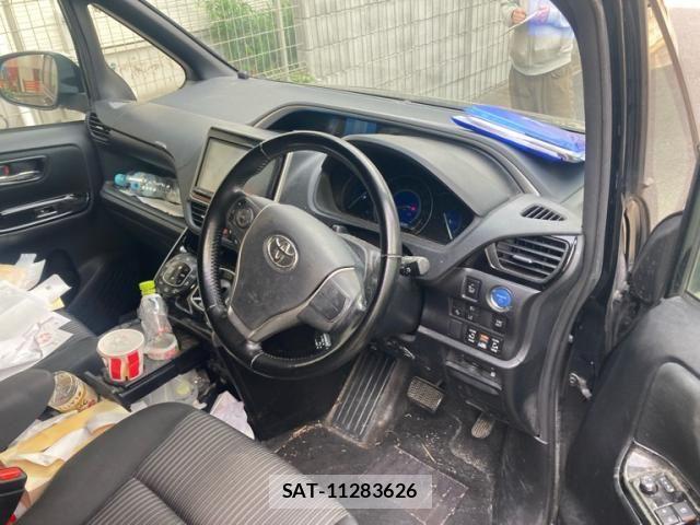 Toyota VOXY HYBRID 2018-03 6277684-10