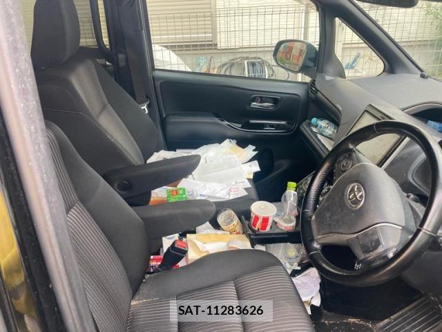 Toyota VOXY HYBRID 2018-03 6277684-11