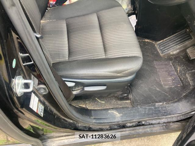 Toyota VOXY HYBRID 2018-03 6277684-12