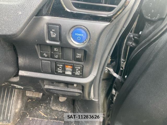 Toyota VOXY HYBRID 2018-03 6277684-13