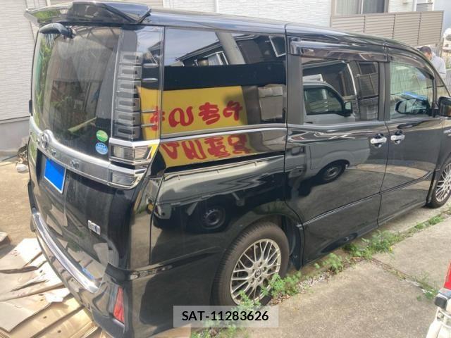 Toyota VOXY HYBRID 2018-03 6277684-3