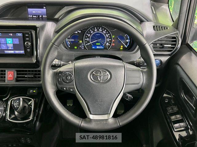 Toyota VOXY HYBRID 2017-09 6273282-11