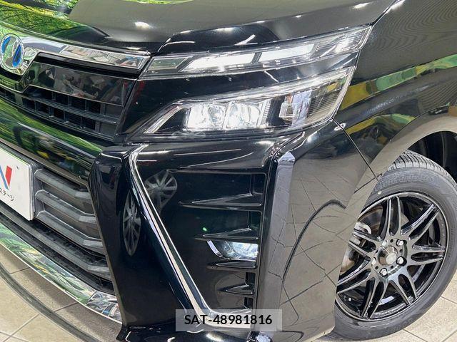 Toyota VOXY HYBRID 2017-09 6273282-12