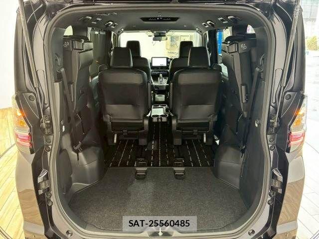 Toyota VOXY HYBRID 2022-08 6277672-12
