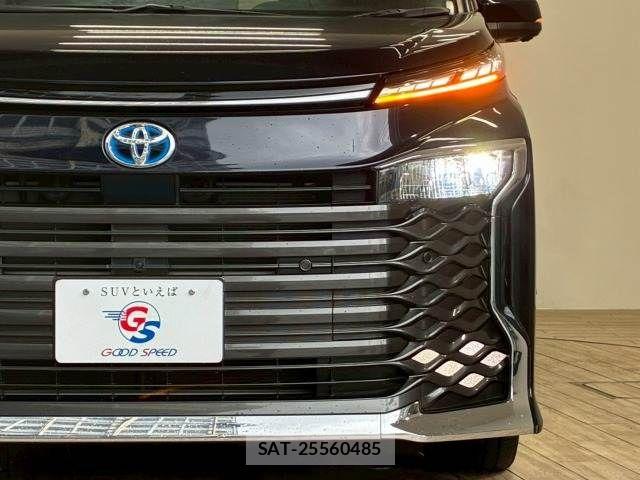 Toyota VOXY HYBRID 2022-08 6277672-17