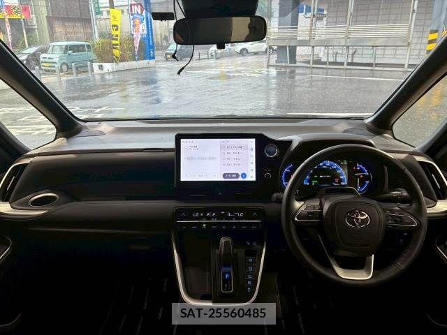 Toyota VOXY HYBRID 2022-08 6277672-2