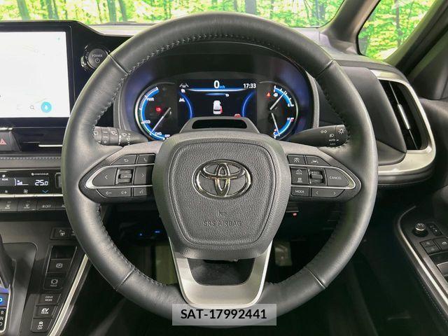 Toyota VOXY HYBRID 2024-07 6307208-11
