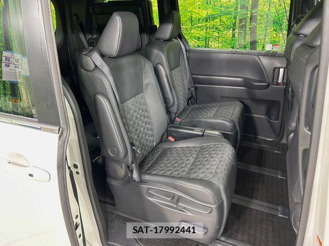 Toyota VOXY HYBRID 2024-07 6307208-8