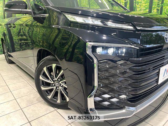 Toyota VOXY HYBRID 2023-06 6307211-12