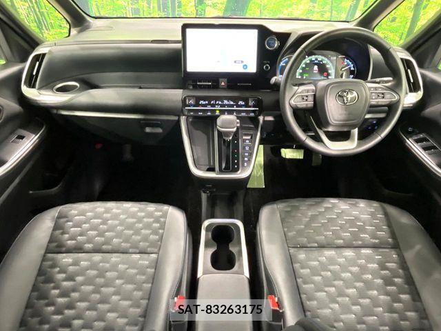 Toyota VOXY HYBRID 2023-06 6307211-1