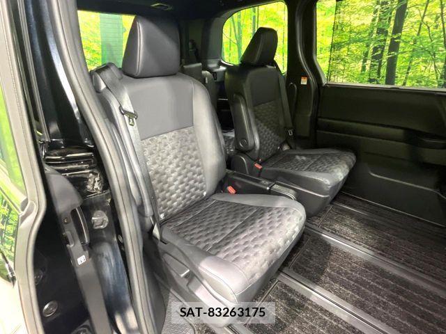 Toyota VOXY HYBRID 2023-06 6307211-8