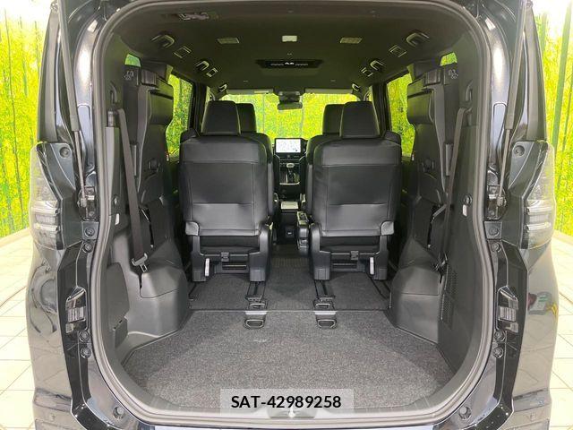 Toyota VOXY HYBRID 2025-01 6307207-11