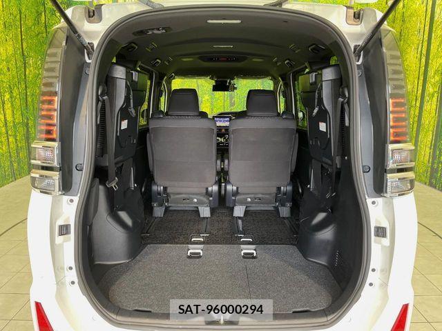 Toyota VOXY HYBRID 2019-04 6307232-10