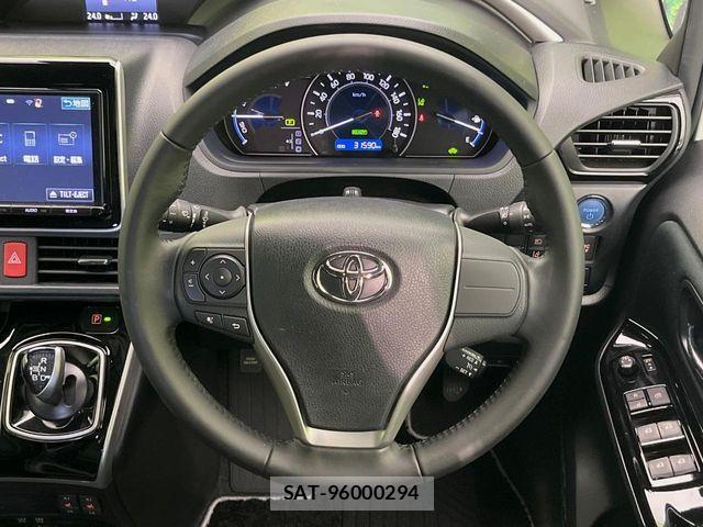 Toyota VOXY HYBRID 2019-04 6307232-11