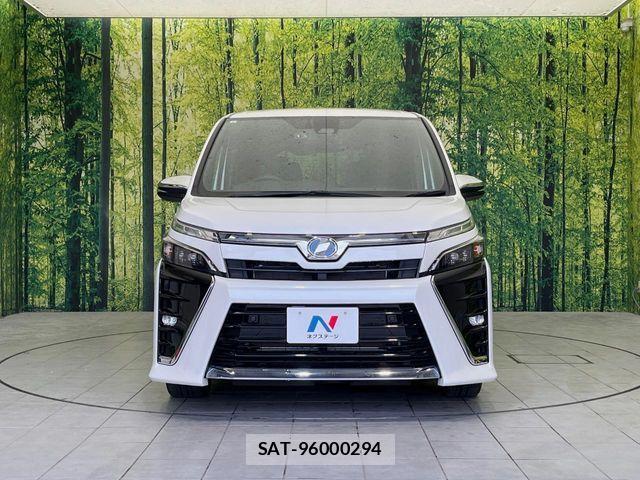 Toyota VOXY HYBRID 2019-04 6307232-14