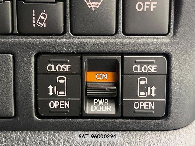 Toyota VOXY HYBRID 2019-04 6307232-2