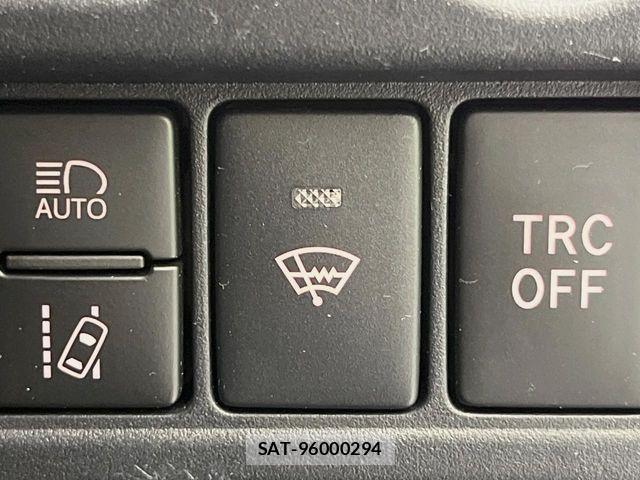 Toyota VOXY HYBRID 2019-04 6307232-3
