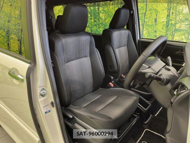 Toyota VOXY HYBRID 2019-04 6307232-7