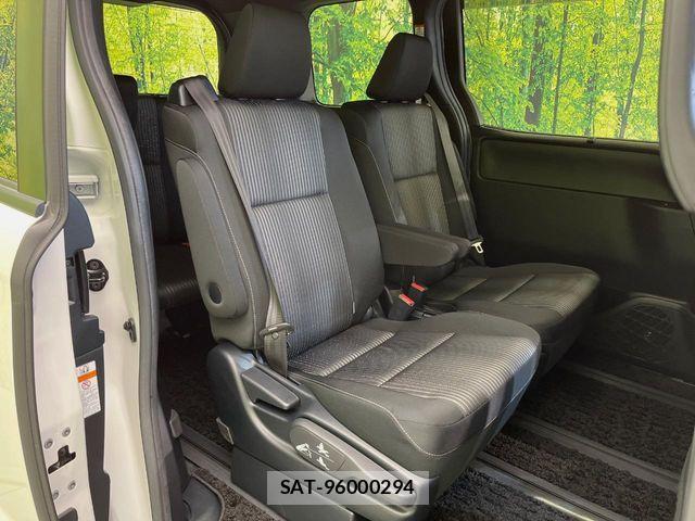Toyota VOXY HYBRID 2019-04 6307232-8