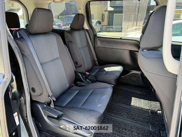 Toyota VOXY HYBRID 2016-01 6307236-9