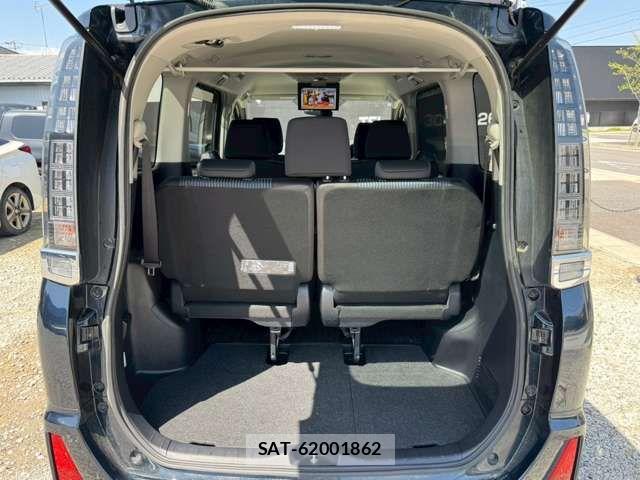 Toyota VOXY HYBRID 2016-01 6307236-11