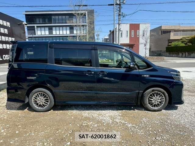 Toyota VOXY HYBRID 2016-01 6307236-17