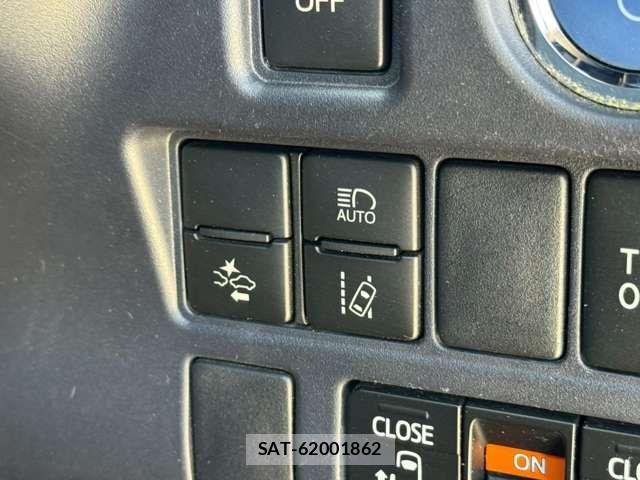 Toyota VOXY HYBRID 2016-01 6307236-4