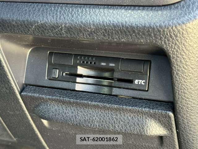 Toyota VOXY HYBRID 2016-01 6307236-7