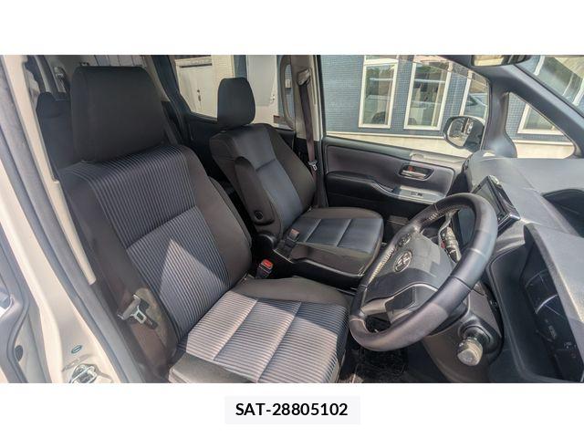Toyota VOXY HYBRID 2016-01 6504791-10