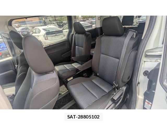 Toyota VOXY HYBRID 2016-01 6504791-14
