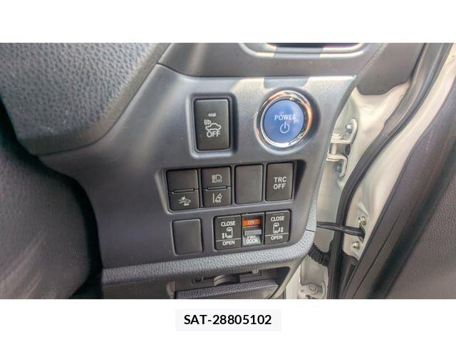 Toyota VOXY HYBRID 2016-01 6504791-19