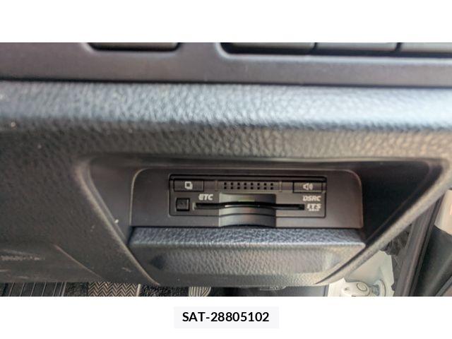 Toyota VOXY HYBRID 2016-01 6504791-24