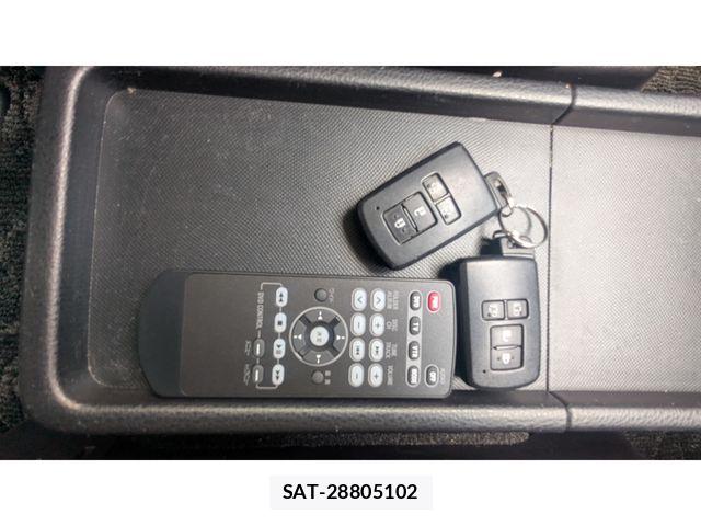 Toyota VOXY HYBRID 2016-01 6504791-29