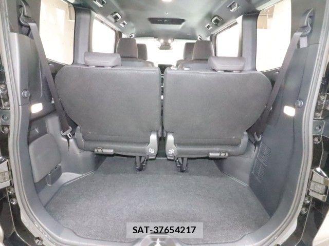 Toyota VOXY HYBRID 2022-04 6504771-11