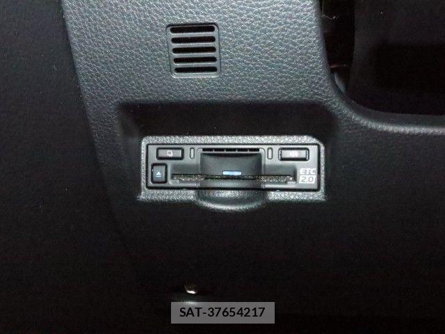 Toyota VOXY HYBRID 2022-04 6504771-17