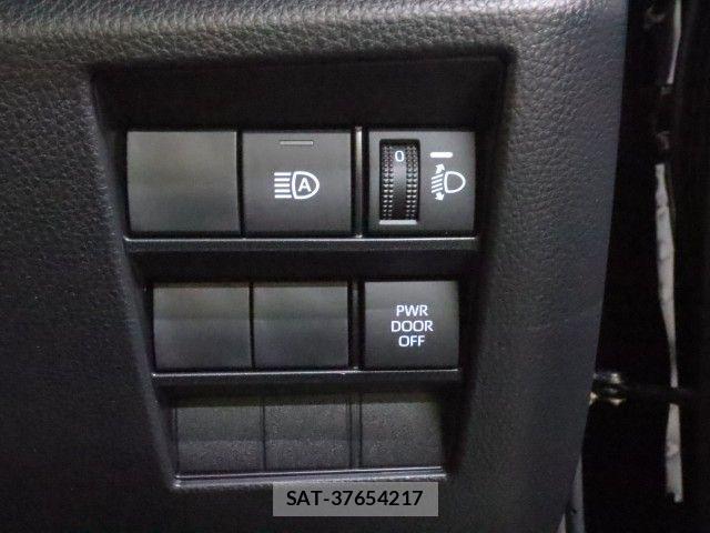 Toyota VOXY HYBRID 2022-04 6504771-21