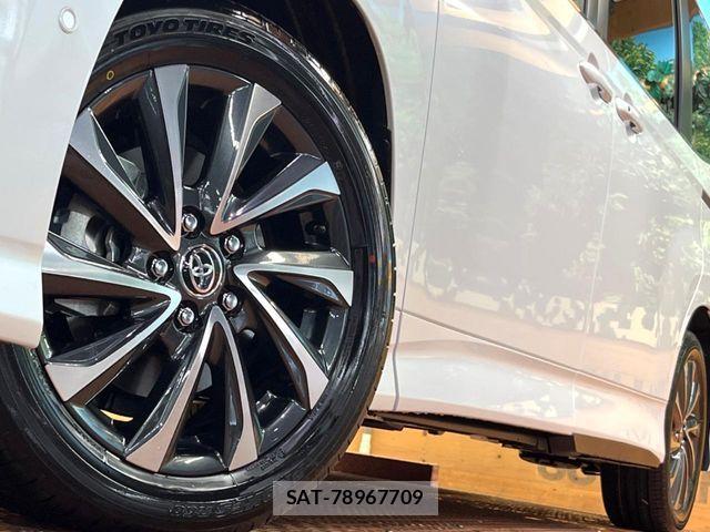 Toyota VOXY HYBRID 2026-03 6504740-13