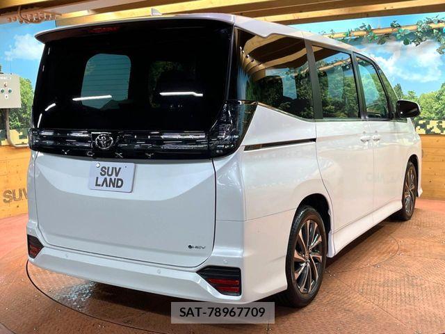 Toyota VOXY HYBRID 2026-03 6504740-17