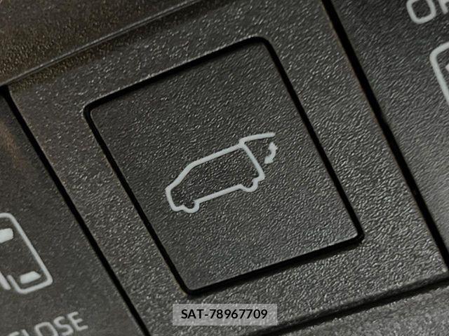 Toyota VOXY HYBRID 2026-03 6504740-8