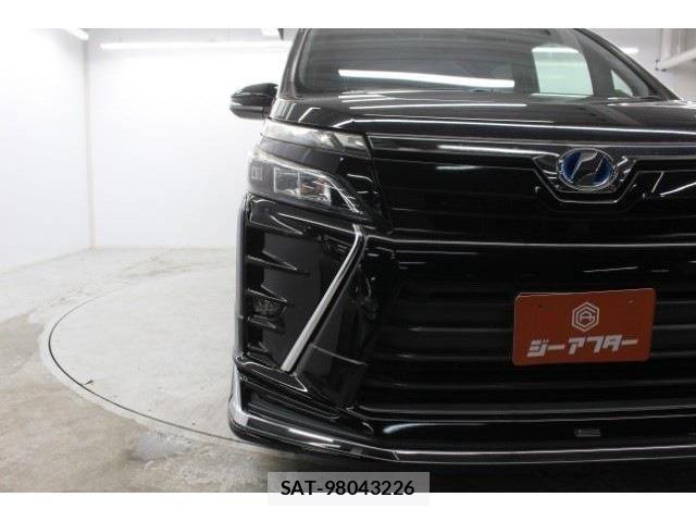Toyota VOXY HYBRID 2017-09 6504781-10